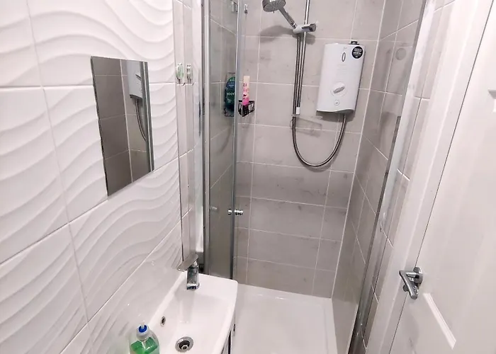 Private With Ensuite Bathrooms Filton Southmead 布里斯托