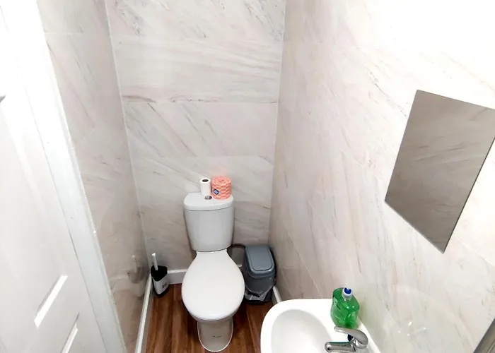 Private With Ensuite Bathrooms Filton Southmead * 布里斯托