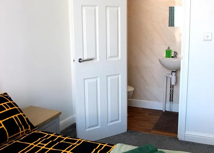 Private With Ensuite Bathrooms Filton Southmead * 布里斯托