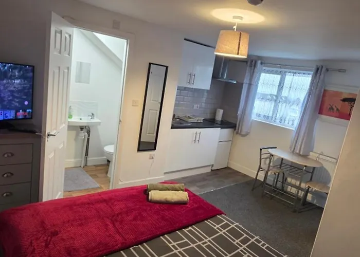 Private With Ensuite Bathrooms Filton Southmead * 布里斯托