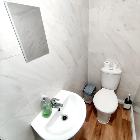Private With Ensuite Bathrooms Filton Southmead 布里斯托