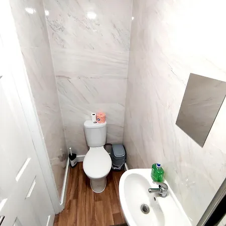 Private With Ensuite Bathrooms Filton Southmead * 布里斯托